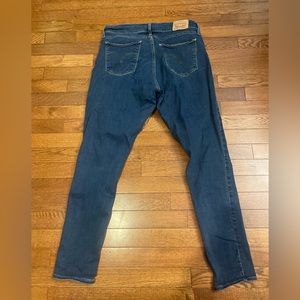 LEVI’S DARK WASH CURVY SKINNY JEAN SIZE 32